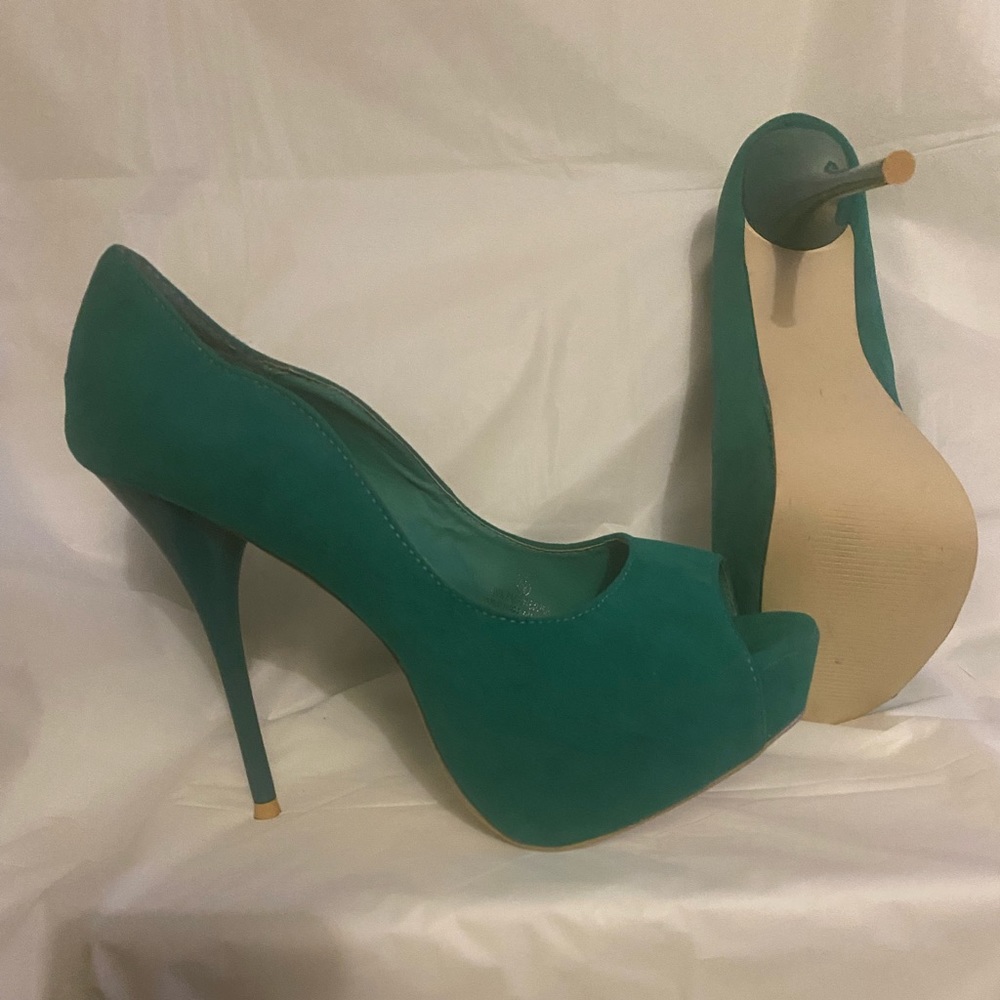 Charles Albert Green High Heel Shoes 5 1/2 inch size 9 Women’s Shoes